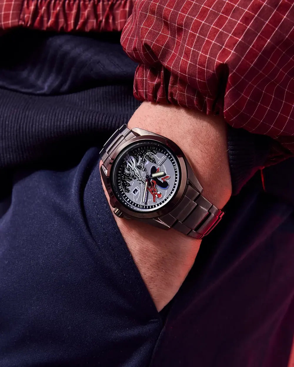 AW1437-61W watch worn on a wrist