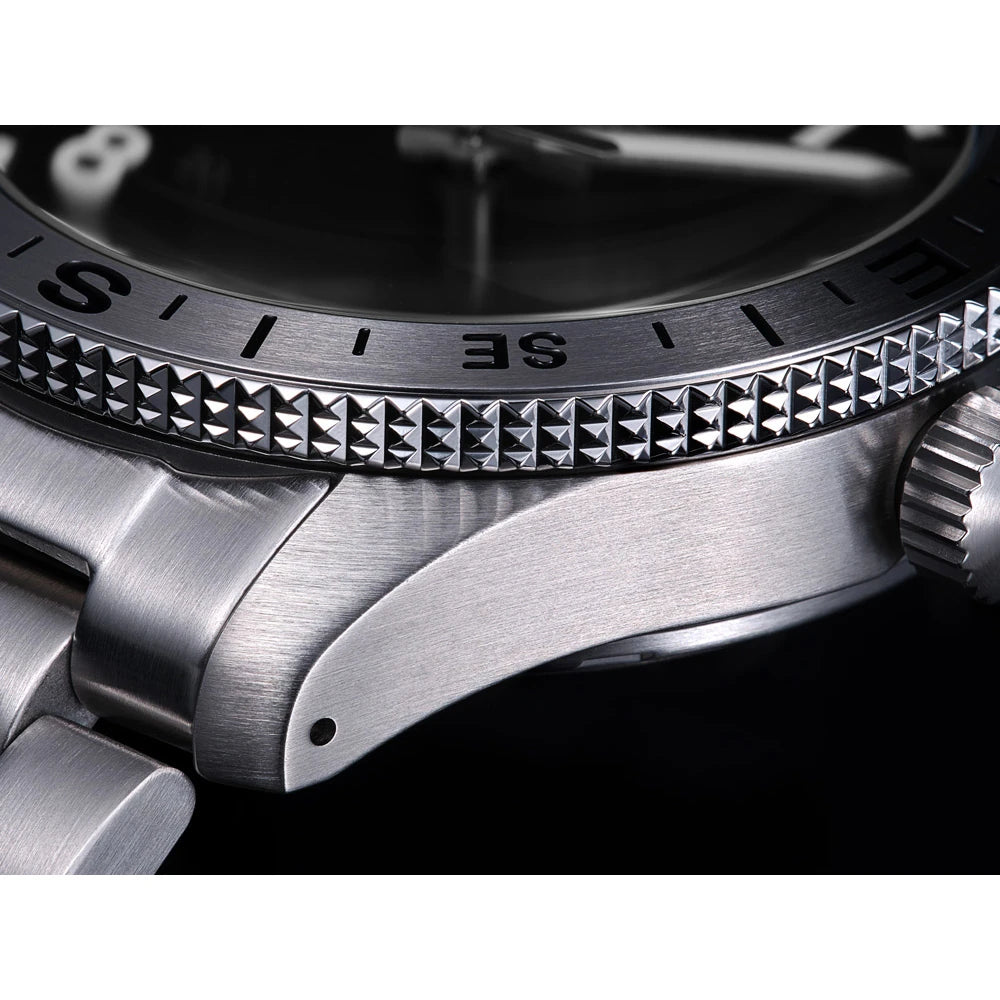 Seiko HDB006 case and textured compass bezel detail