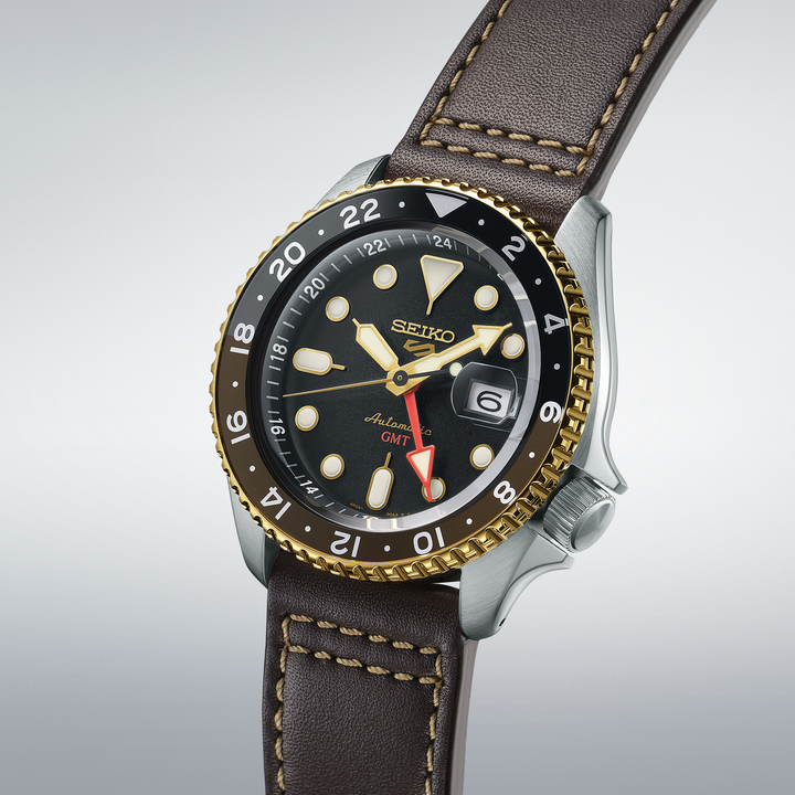 Seiko SSK036 5 Sports GMT watch angled detail view